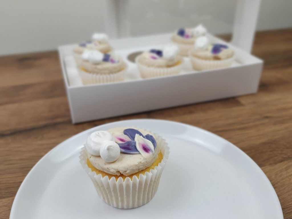 Lily Cupcakes by RiceCakes